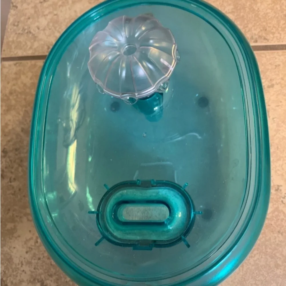 Olelica” Small Dog/ Cat Water Fountain, 71fl oz/2.1 L. Color: Aqua Blue